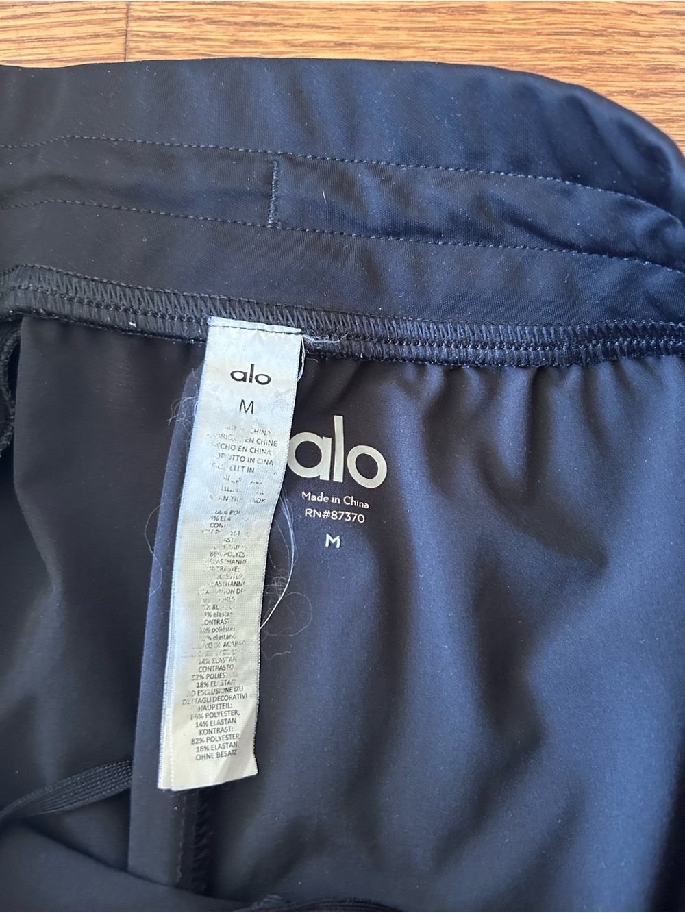 Alo 7” Repetition Shorts Size M - Picture 2 of 3